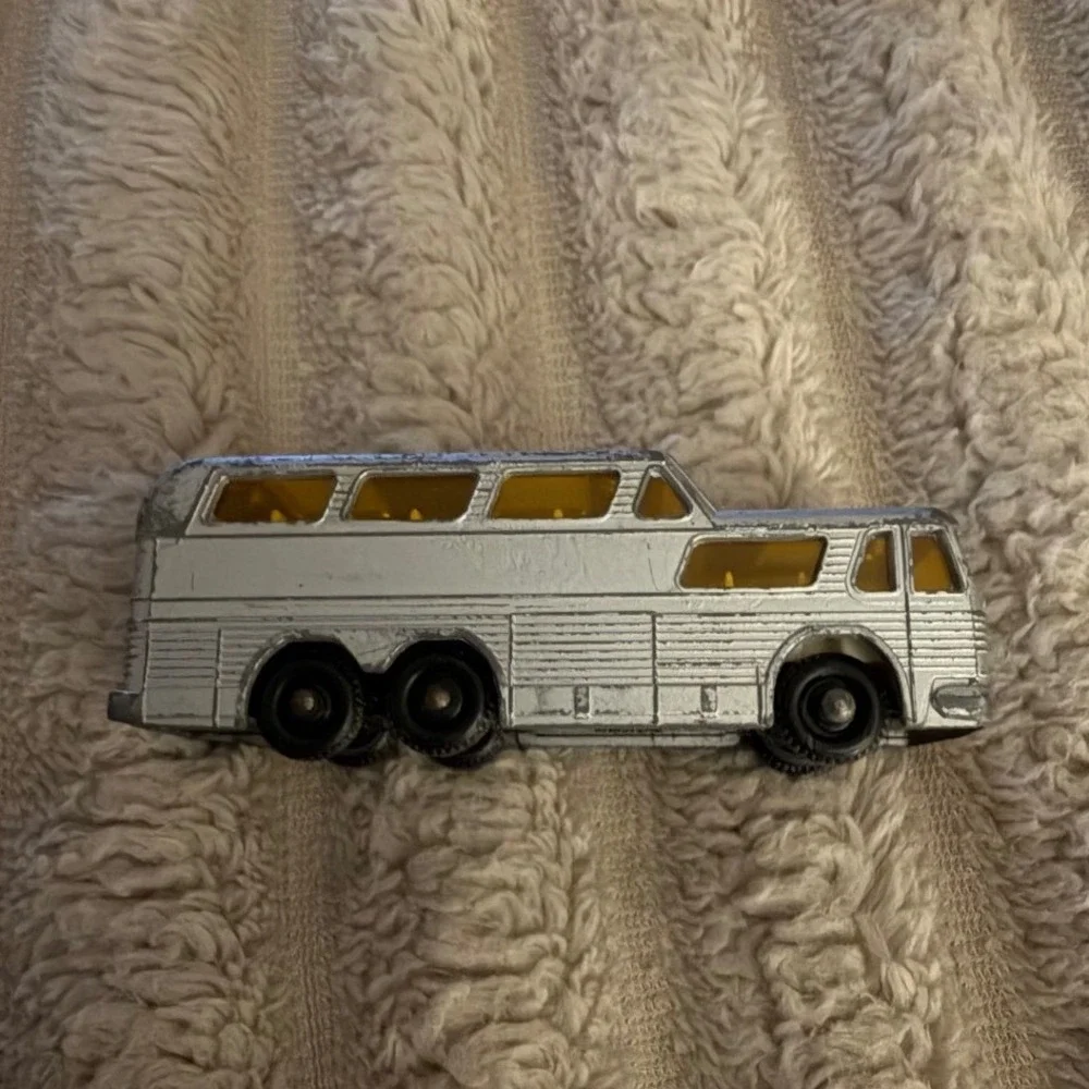 Matchbox Series No 66 Coach Bus Lesney Made in England‎ Silver Vintage Diecast